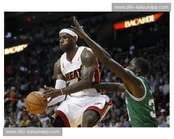 冰与火的交织:尼克斯与勇士2013年宿怨的史诗篇章